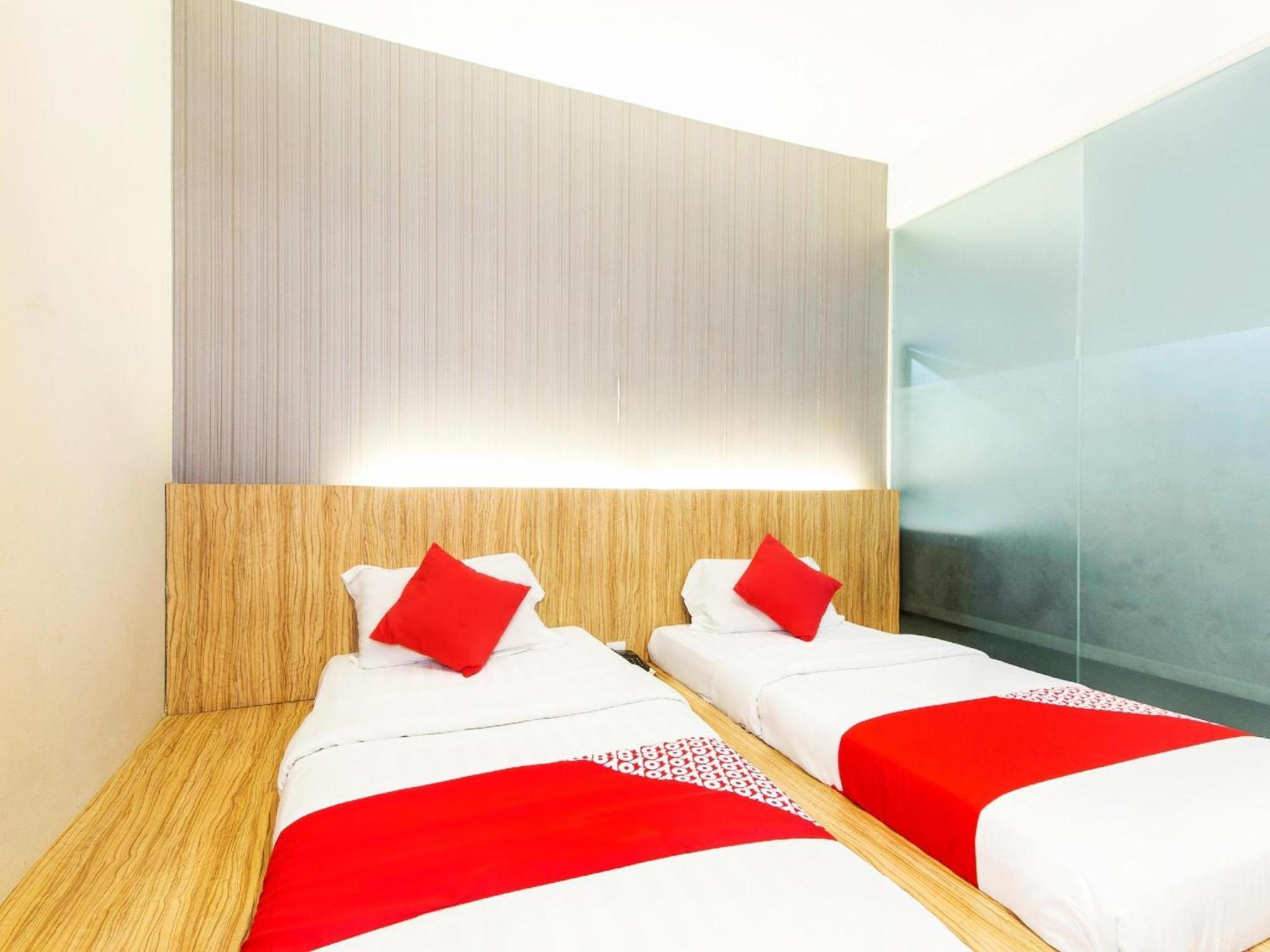 Super Oyo 340 Comfort Hotel Kampong Batu Belah Exteriör bild