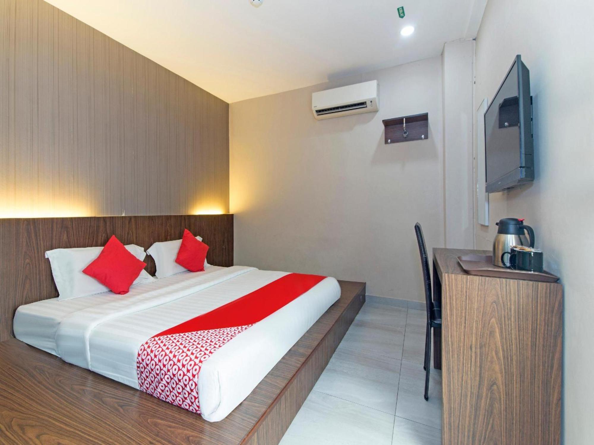 Super Oyo 340 Comfort Hotel Kampong Batu Belah Exteriör bild