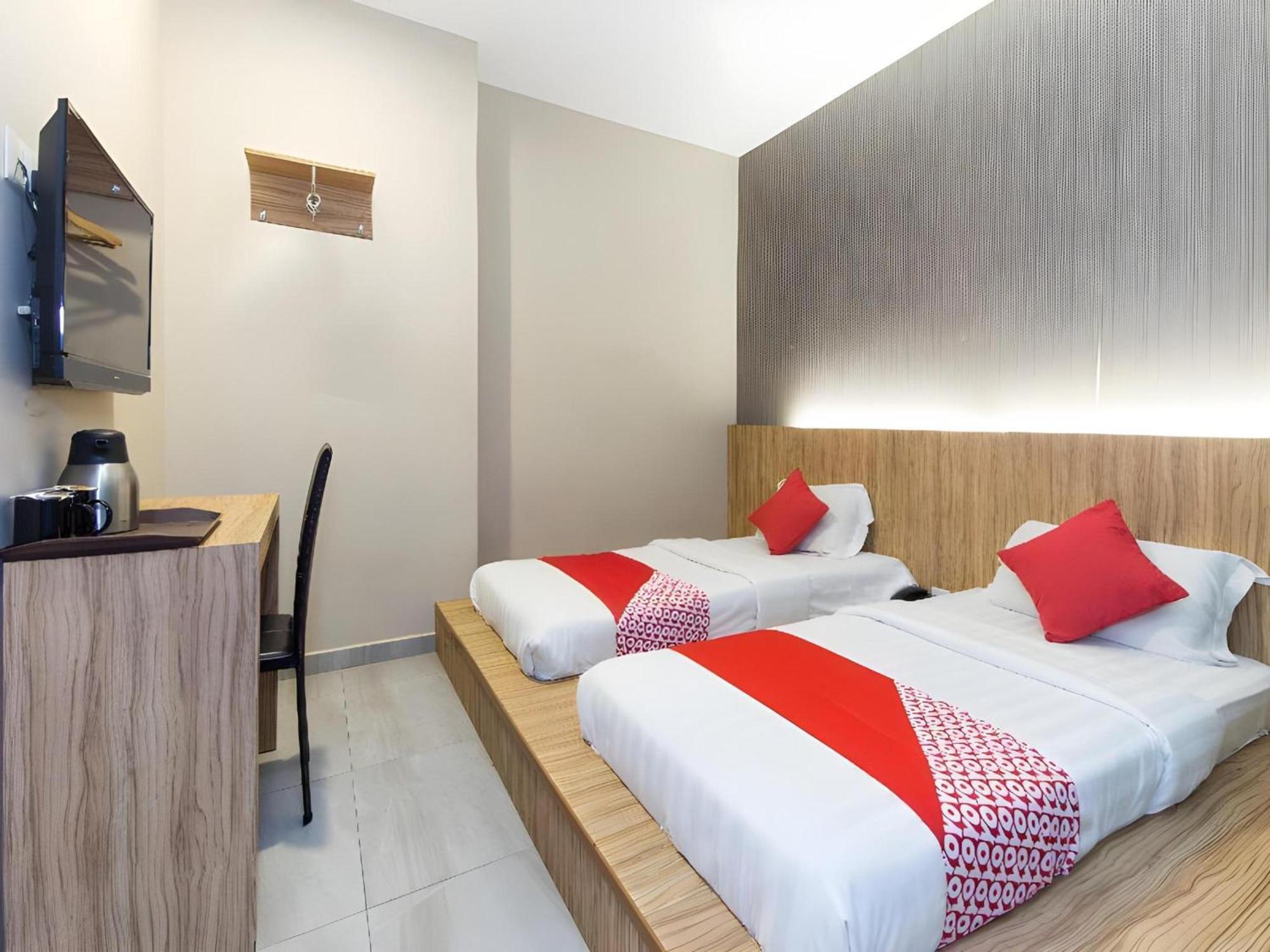 Super Oyo 340 Comfort Hotel Kampong Batu Belah Exteriör bild