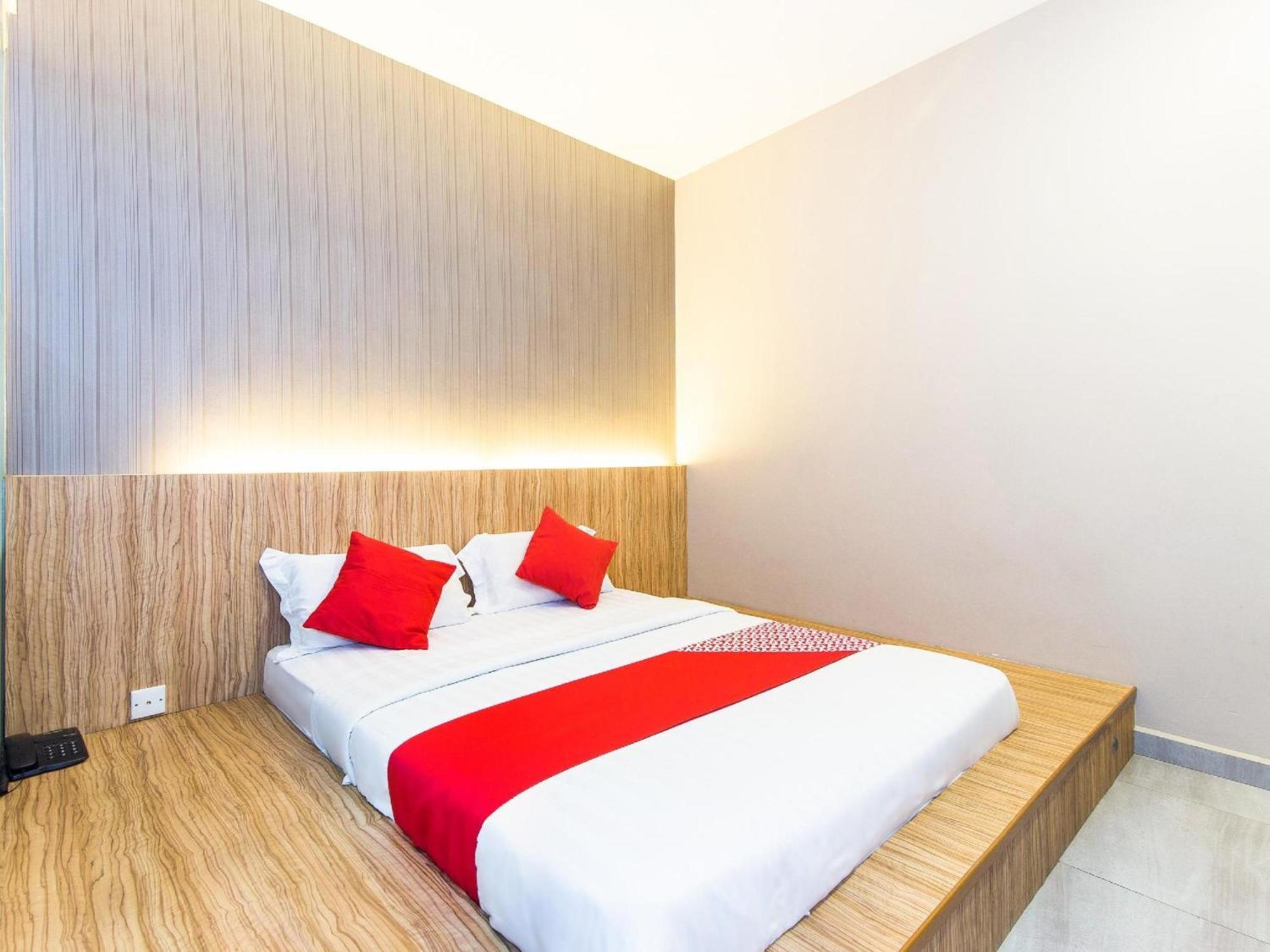 Super Oyo 340 Comfort Hotel Kampong Batu Belah Exteriör bild