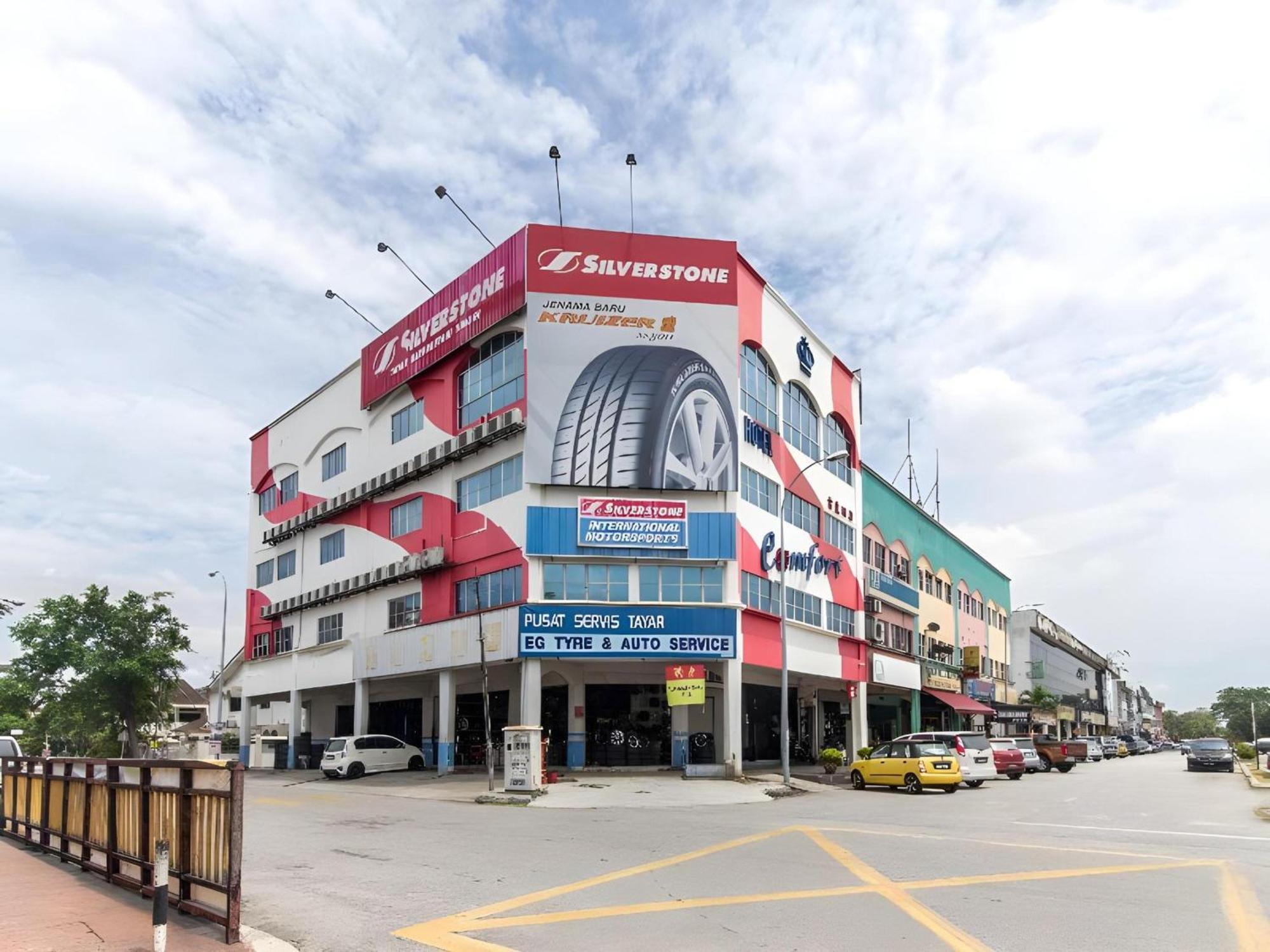 Super Oyo 340 Comfort Hotel Kampong Batu Belah Exteriör bild